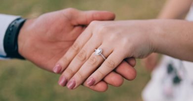 jak wybrać pierścionek zaręczynowy